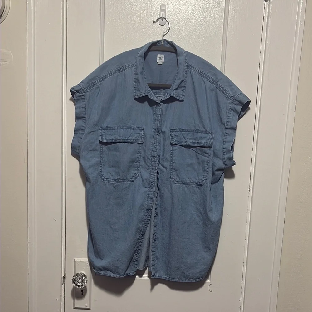 GAP WOMENS SHORT SLEEVE BUTTON DOWN - Picture 1 of 4